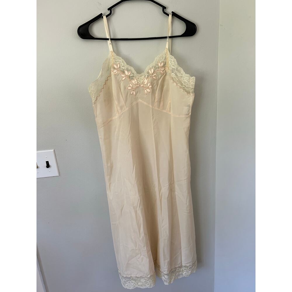 Vintage Kassatly Full Slip Dress Nightgown Made in USA Size 42 Ivory Hue